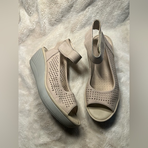 Clarks Shoes - Clarks womens wedge size 8.5